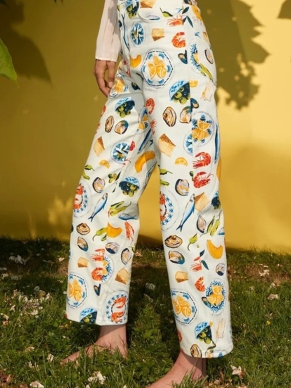 NWOT Lisa Says Gah Cream Printed Pants with Multicolor Seafood Tapas Motif Sz 8 - Picture 6 of 12